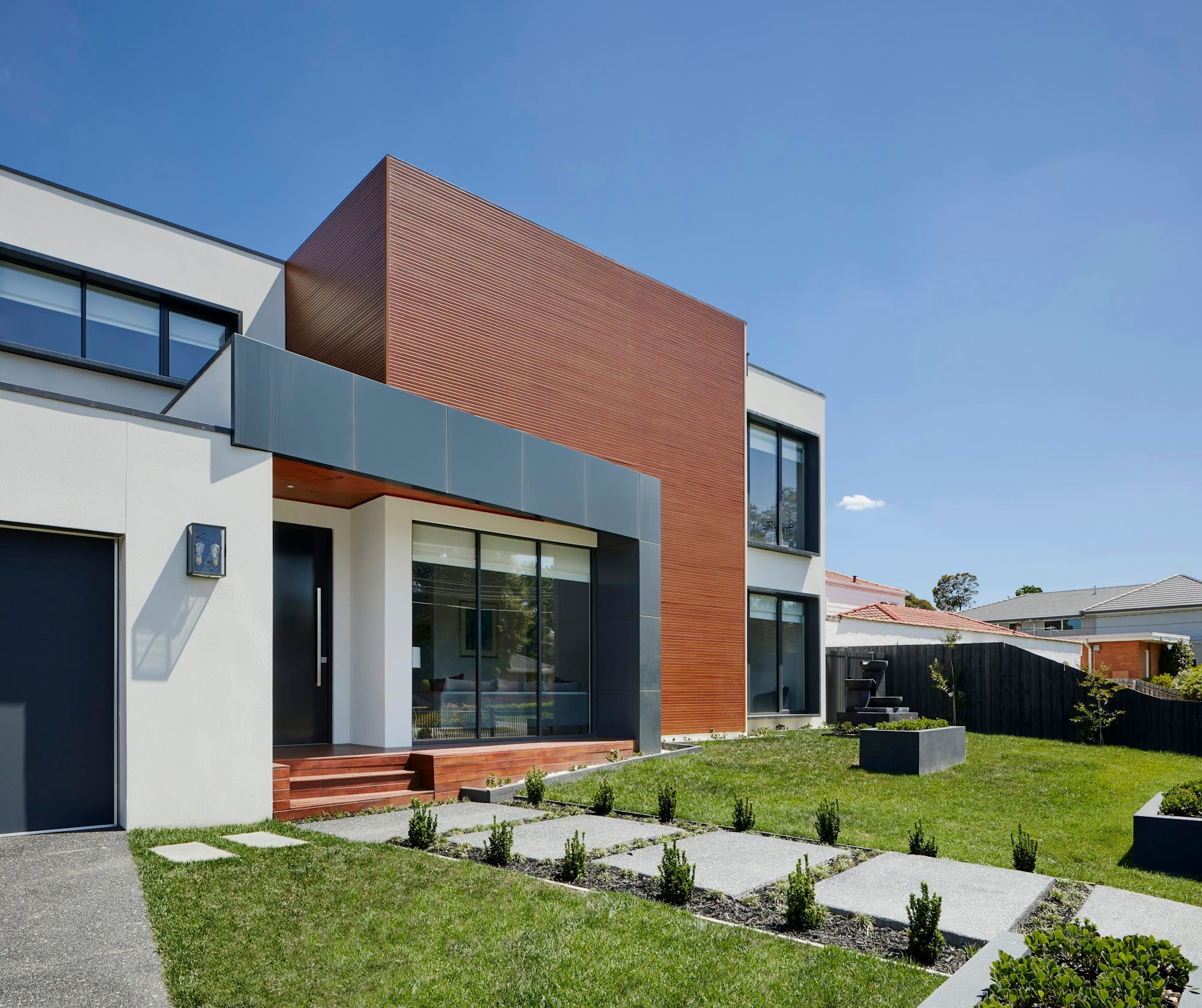 Modernes Wohnhaus mit Holzfassade — SiGo Bau AG
